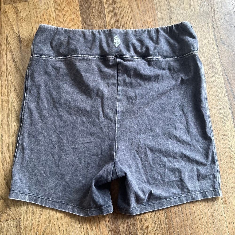 SOLD
by Free People Gray Athletic biker Shorts size Large - Picture 3 of 9